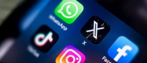 Arrêt maladie et réseaux sociaux : photos Instagram ou TikTok peuvent-elles justifier un licenciement ?